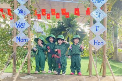 HOẠT ĐỘNG TRẢI NGHIỆM: “BÉ LÀM CHÚ BỘ ĐỘI”- BÀI HỌC SỐNG ĐỘNG NHÂN NGÀY 22/12 CỦA TRƯỜNG MẦM NON TUỔI THƠ